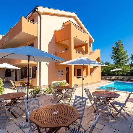 Apartment In Silo/insel Krk 13481